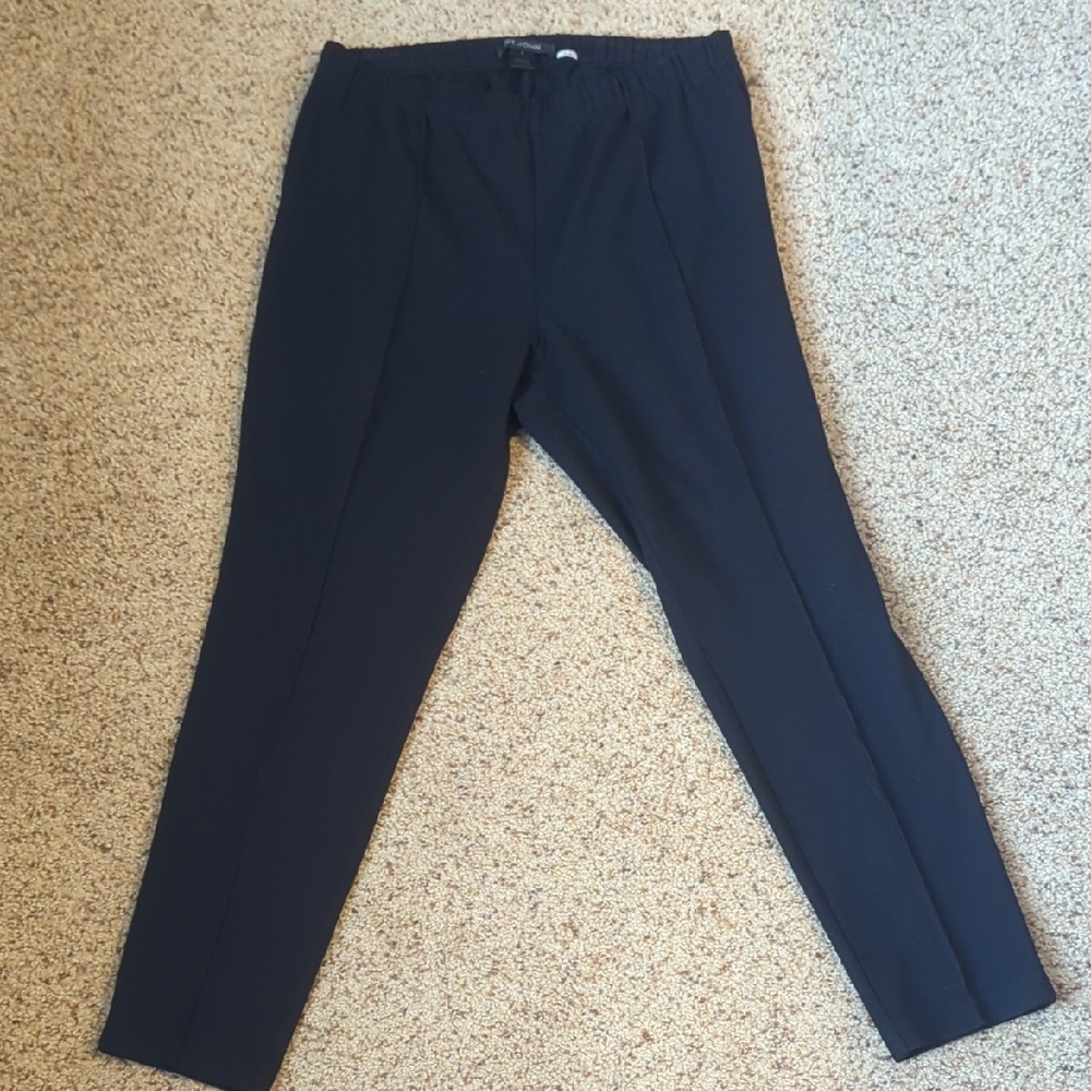 ST. JOHN Black Caviar Knit Ankle Pants – Size 8